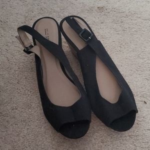 Black wedges